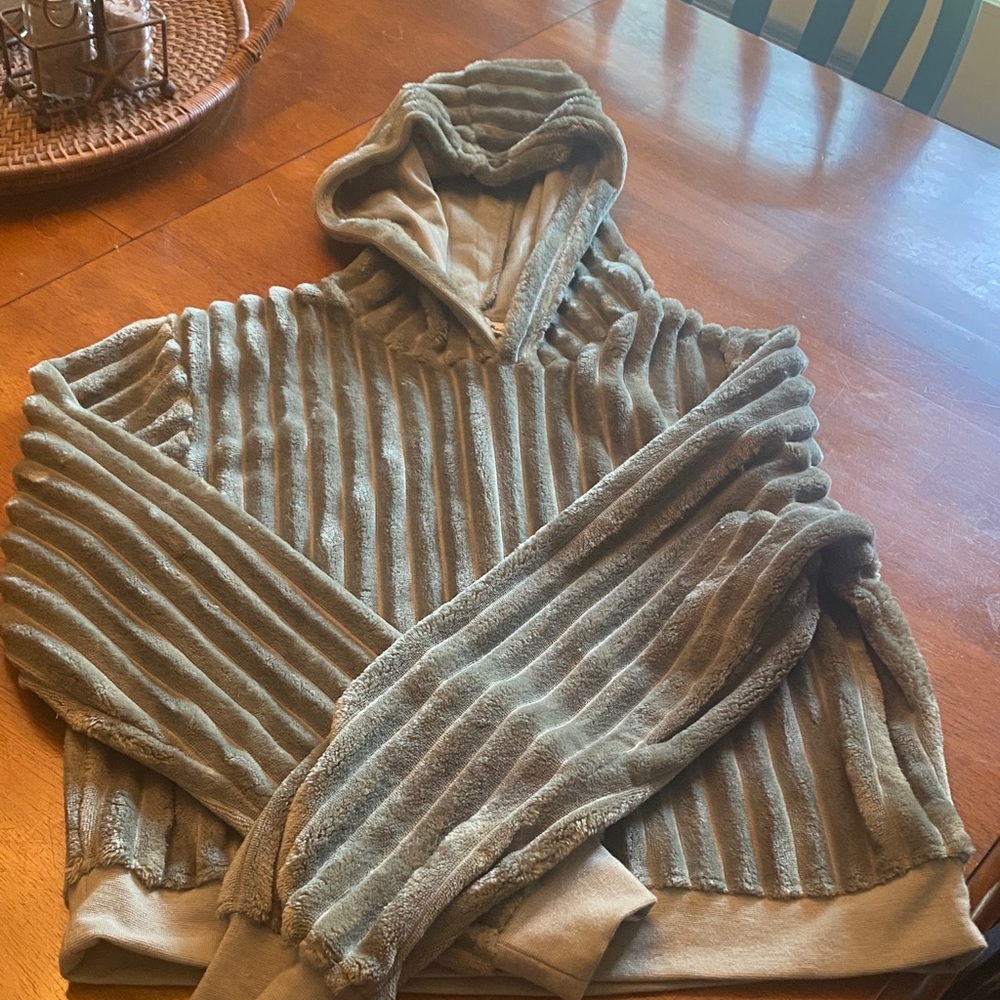 Derek Heart Plush Ribbed Hoodie in Taupe